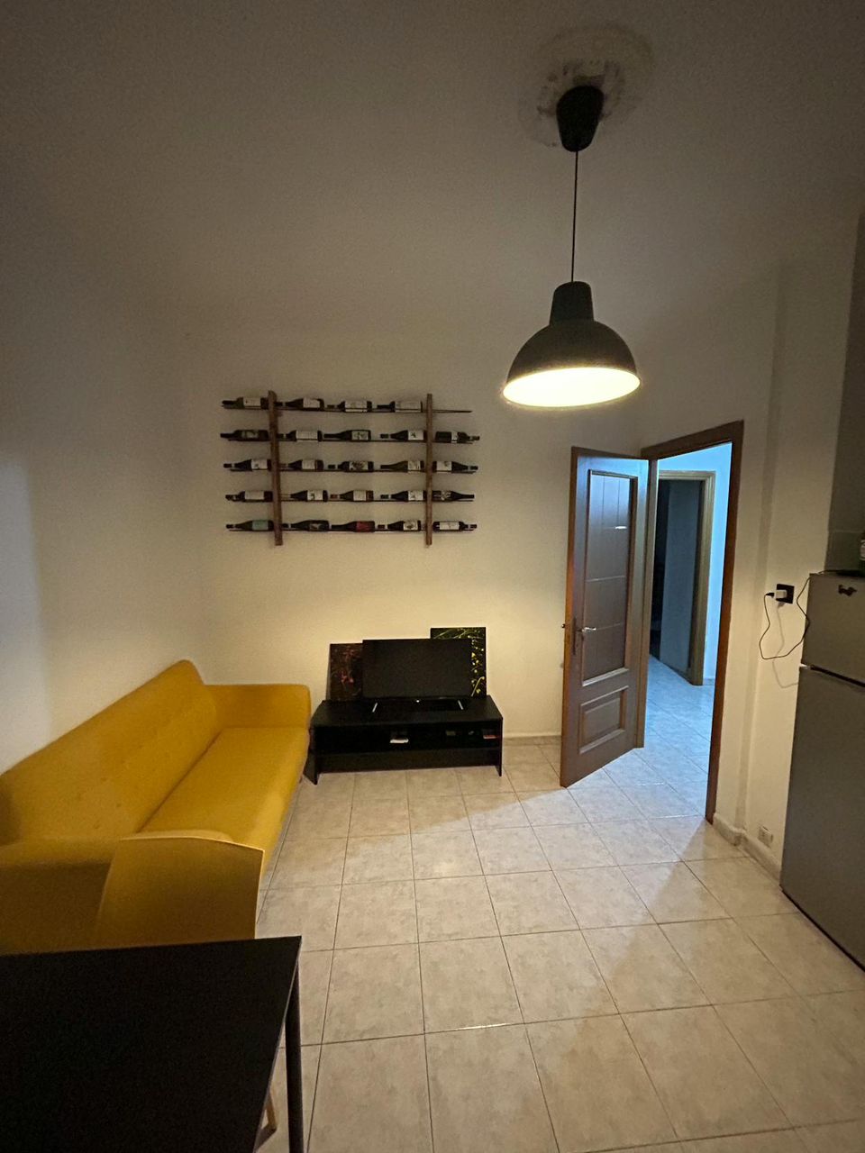 Moderno Appartamento Ristrutturato con 2 Camere Vicino al Centro – Perfetto per 4 Persone!